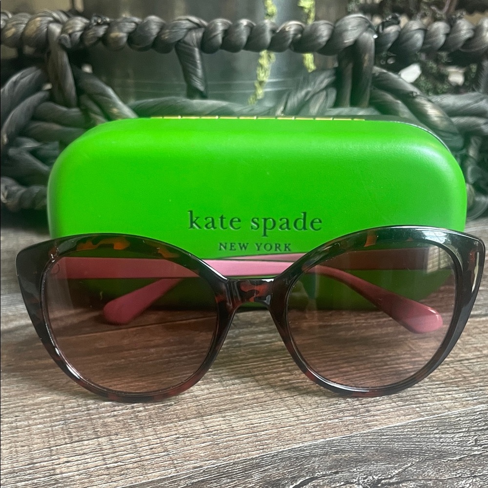 Kate Spade Tortoise Shell Sunglasses with case and cleaning cloth - Picture 2 of 6